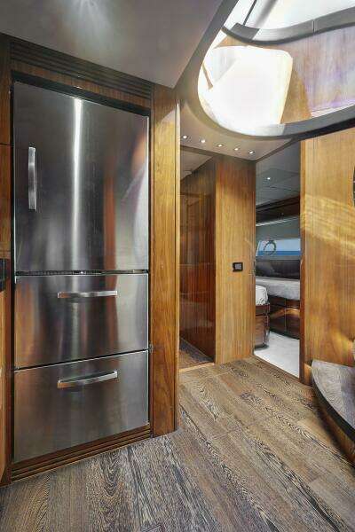 2017 Sunseeker 68 Sport Yacht