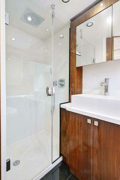 2017 Sunseeker 68 Sport Yacht