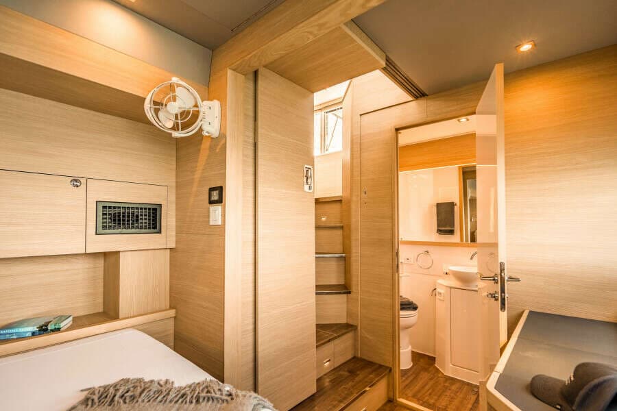 2024 Aquila 54 Yacht