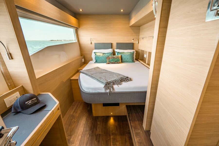 2024 Aquila 54 Yacht