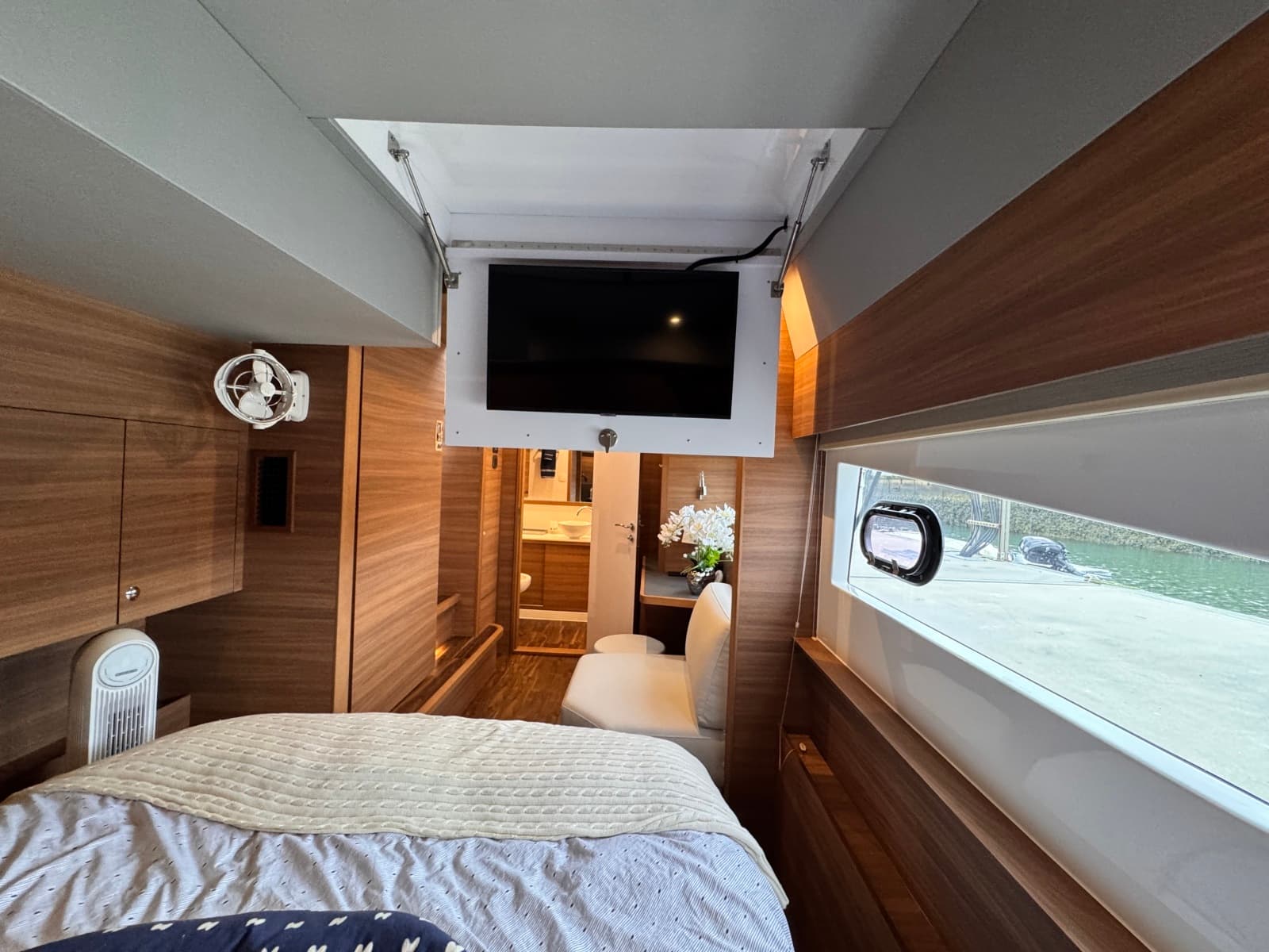 2024 Aquila 54 Yacht