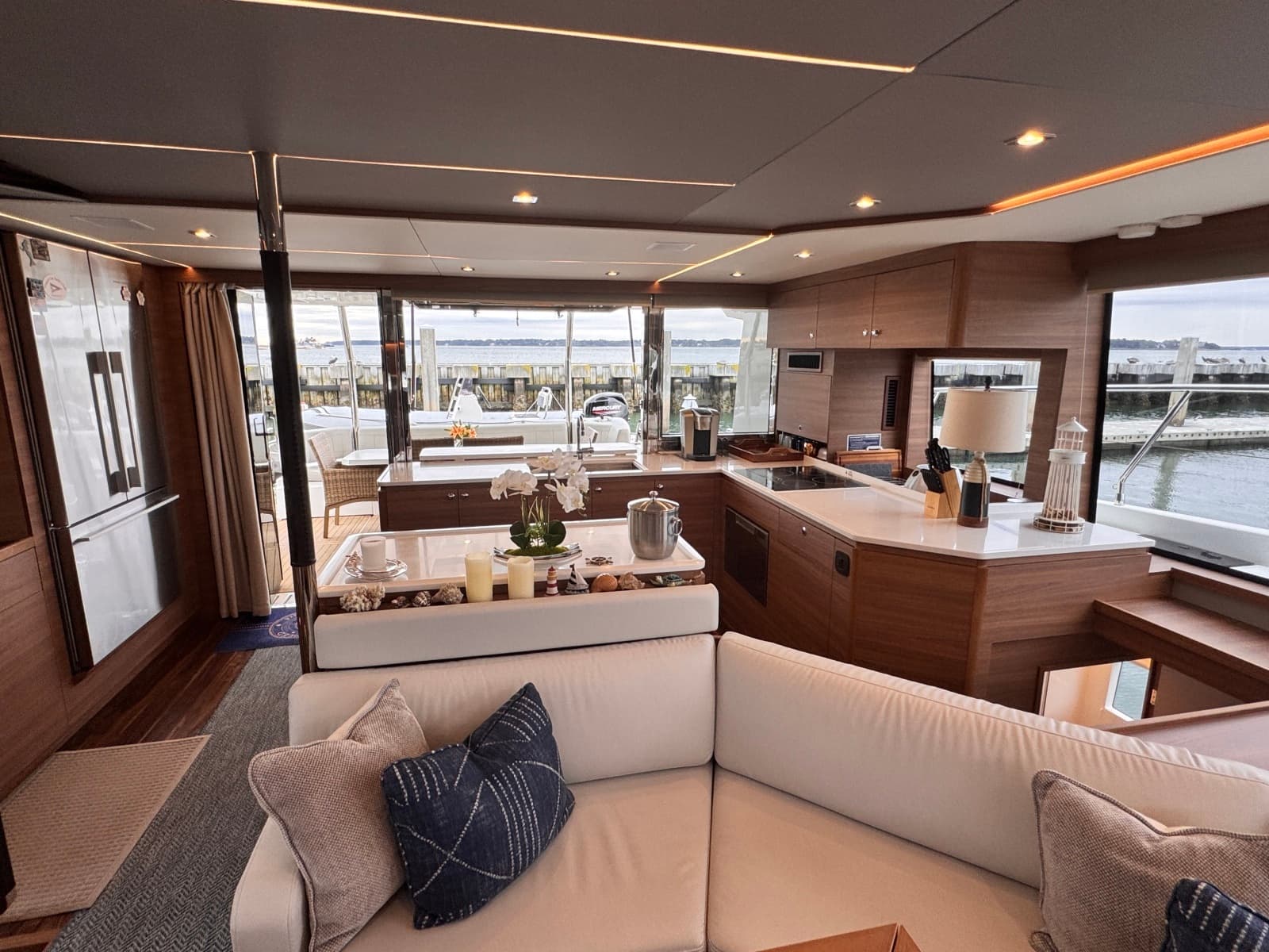 2024 Aquila 54 Yacht