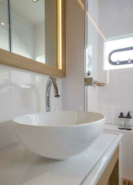 2024 Aquila 54 Yacht