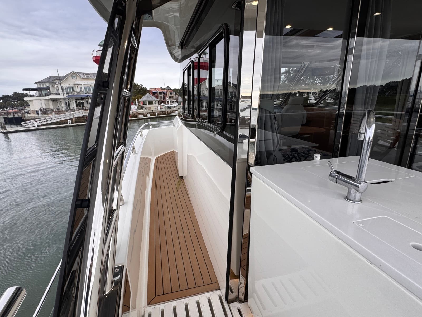 2024 Aquila 54 Yacht