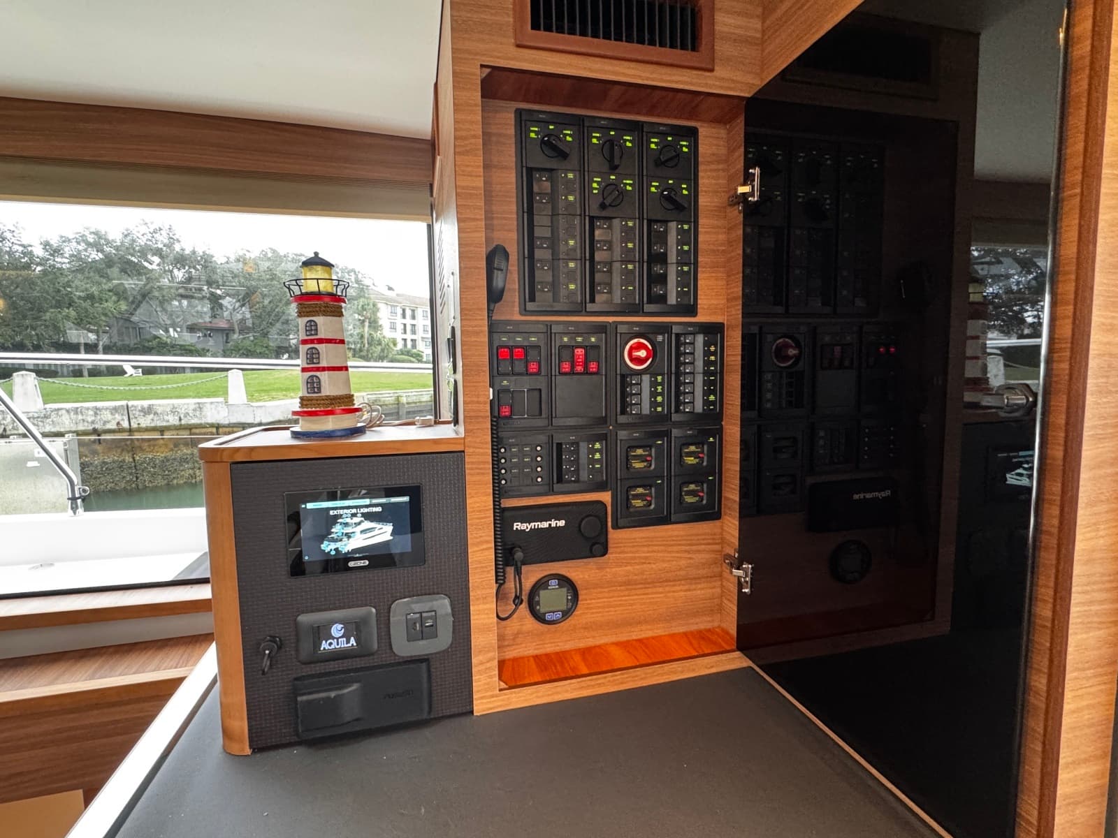 2024 Aquila 54 Yacht