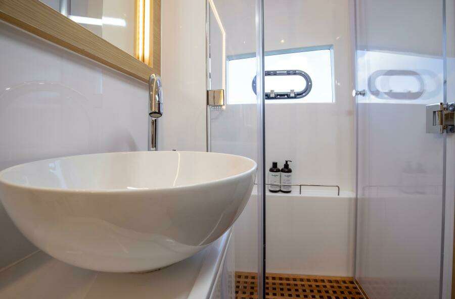 2024 Aquila 54 Yacht