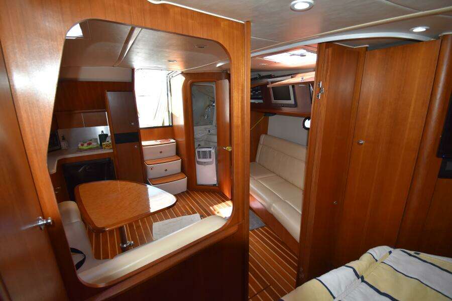 2006 Tiara Yachts 