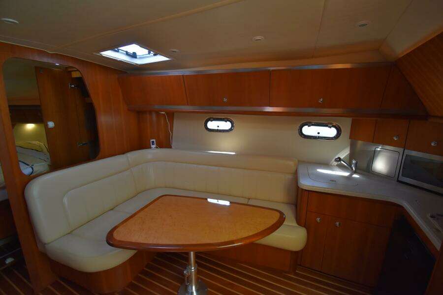 2006 Tiara Yachts 