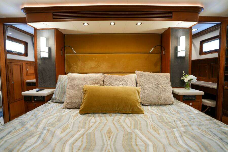 2022 Marlow Explorer 62E-CB