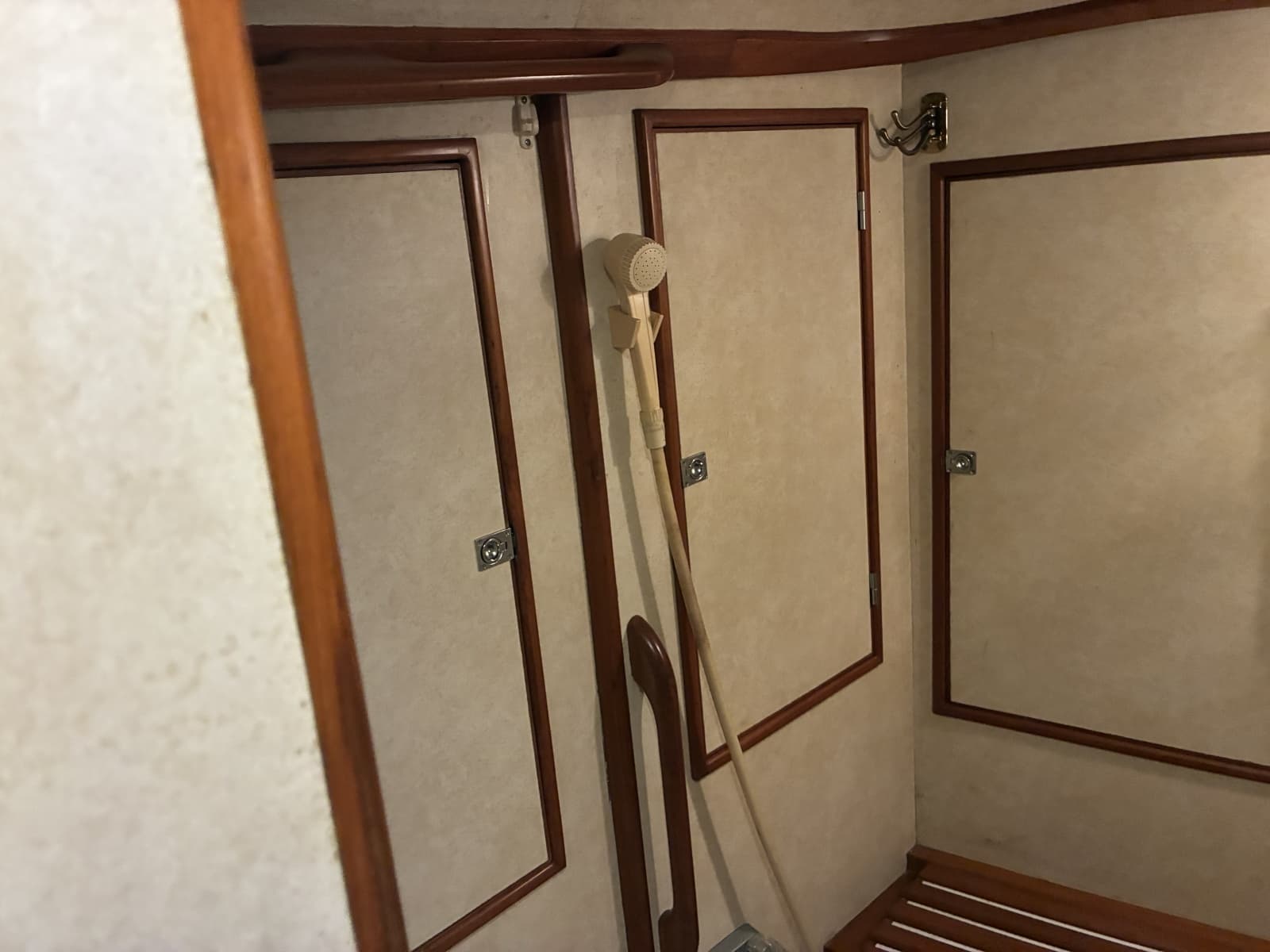 1996 Hylas 46 - Guest Head