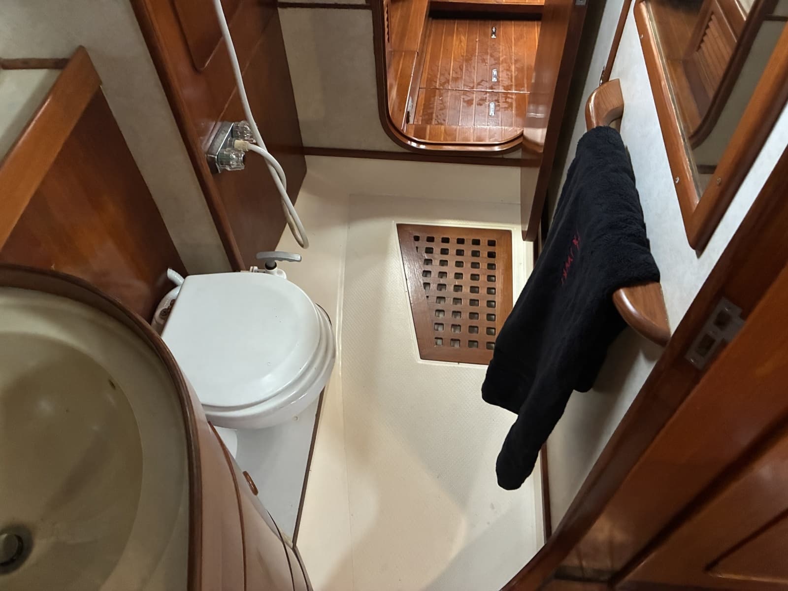 1996 Hylas 46 - Master Head