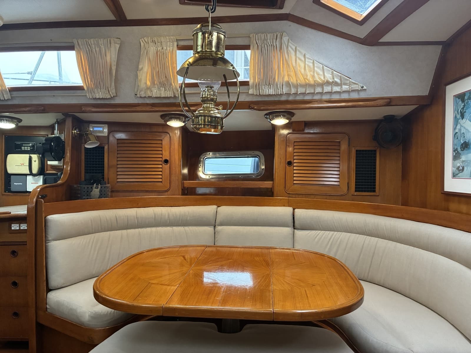 1996 Hylas 46 - Dinette