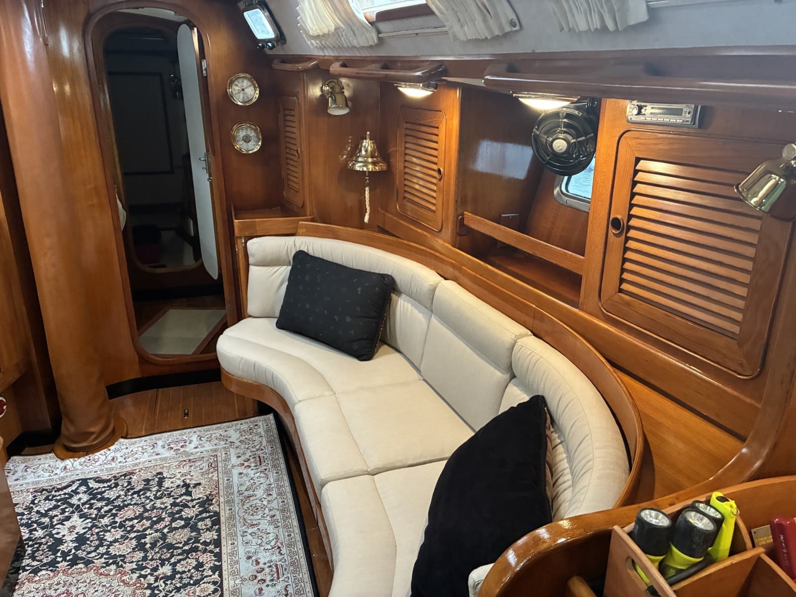 1996 Hylas 46 - Settee