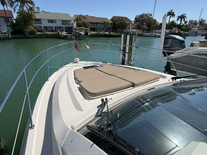 2014 Pursuit F350 - Foredeck