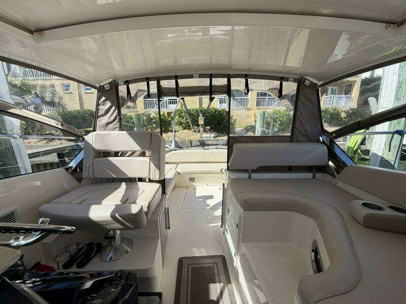 2014 Pursuit F350 - Helm