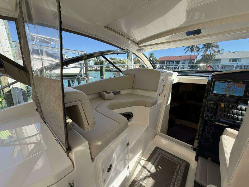 2014 Pursuit F350 - Helm