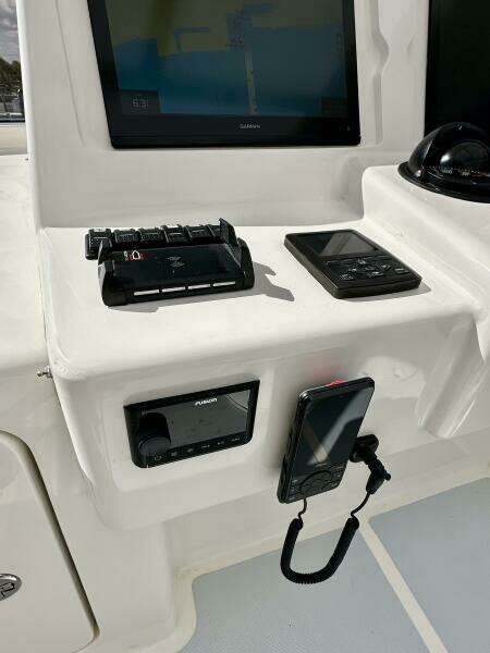 Outer Reef 62 SOUTH  PAWS - Flybridge Helm