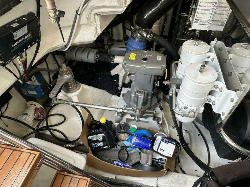 Outer Reef 62 SOUTH  PAWS - Engine Room 