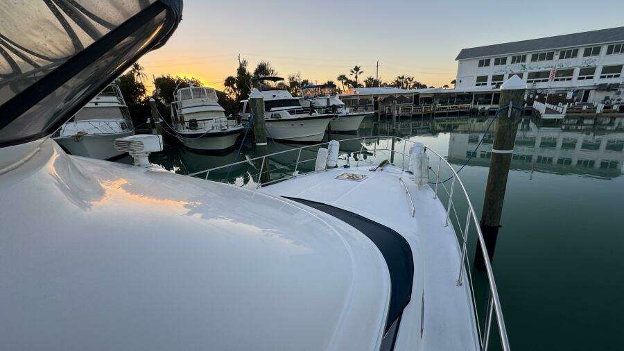 Bow Side Deck Walkaround