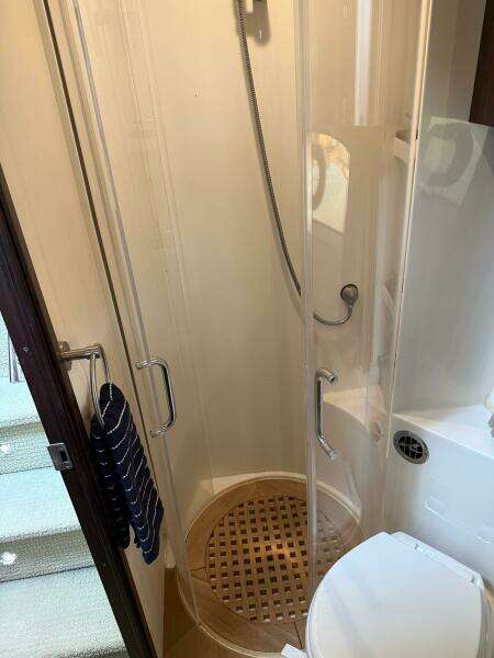 2016 Sea Ray 40 Sundancer - Head