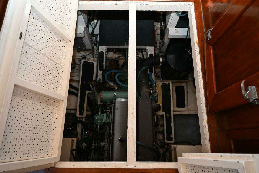 1970 Grand Banks Flybridge Trawler