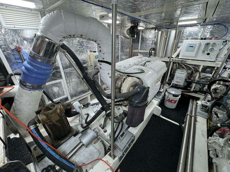 2004 Altima 55 Pilothouse