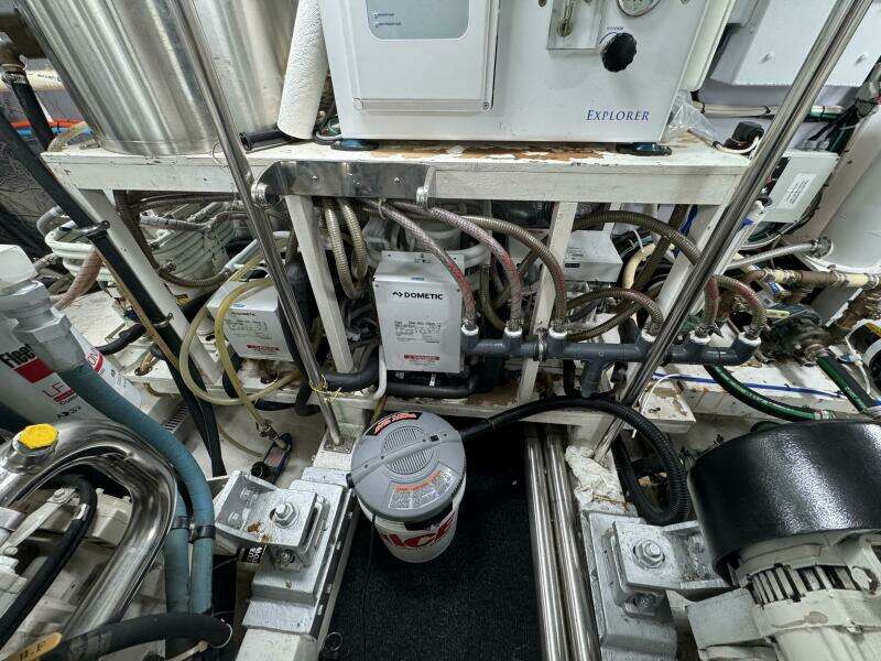 2004 Altima 55 Pilothouse