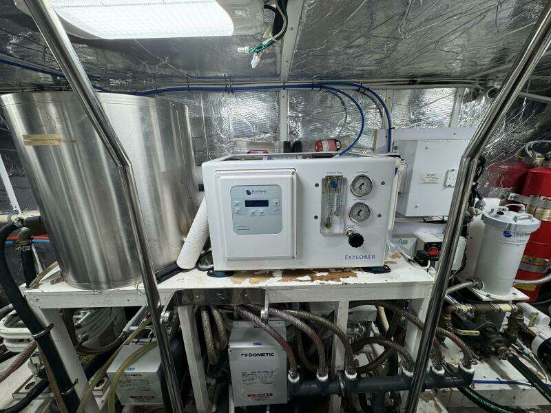 2004 Altima 55 Pilothouse