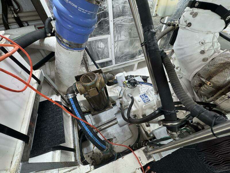 2004 Altima 55 Pilothouse