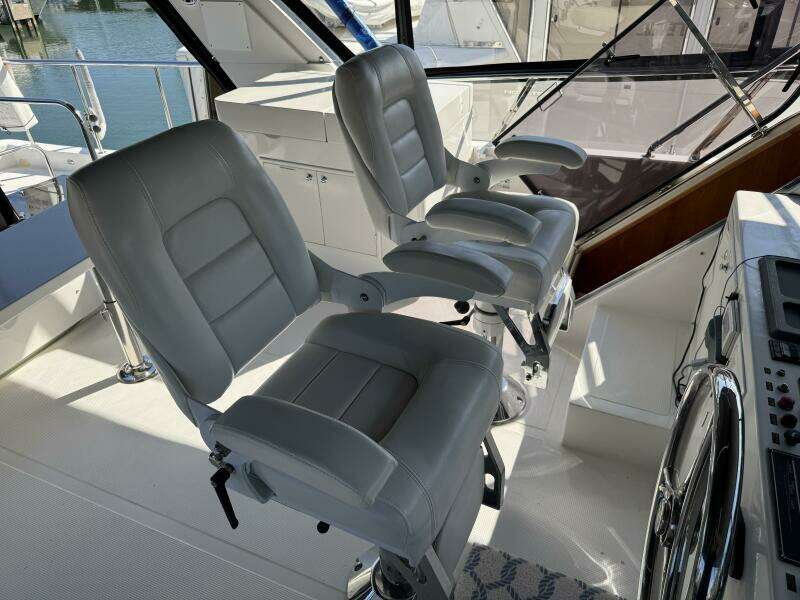 2004 Altima 55 Pilothouse