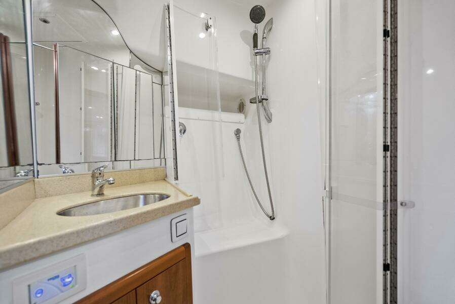 Albemarle 41 Salt Lick - Interior Cabin