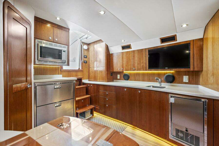 Albemarle 41 Salt Lick - Interior Cabin