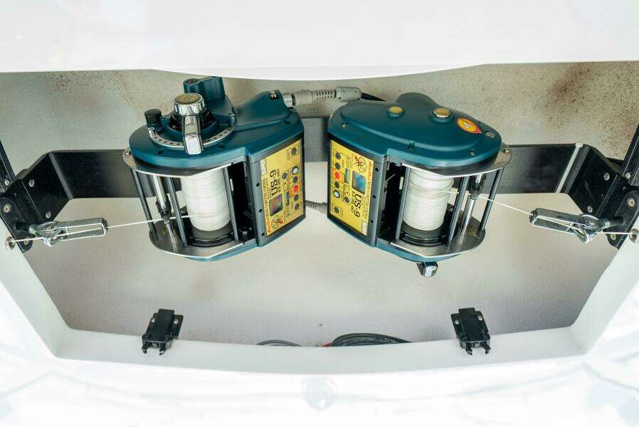 Albemarle 41 Salt Lick - Exterior Helm