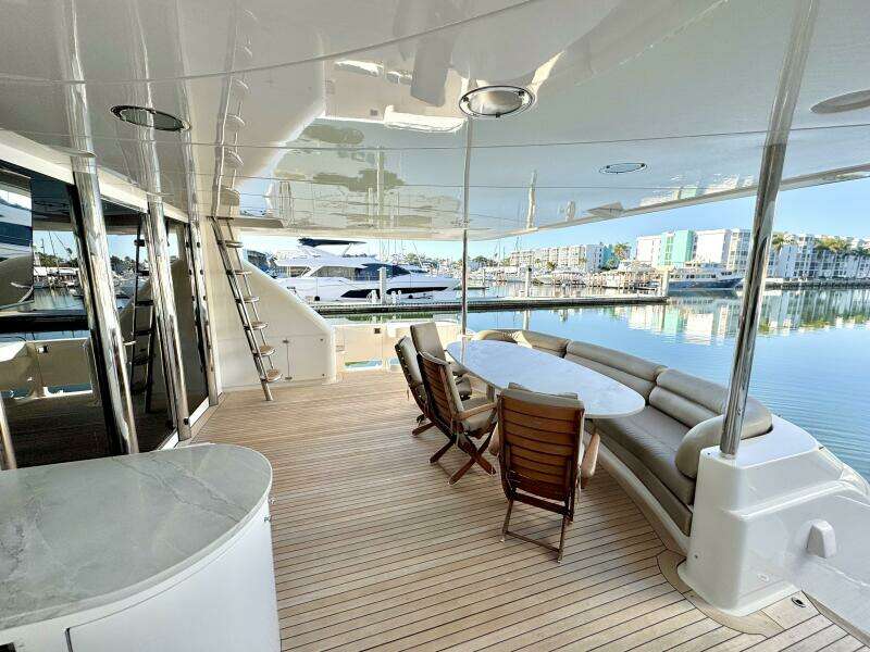 2001 Lazzara Yachts 94 Motor Yacht