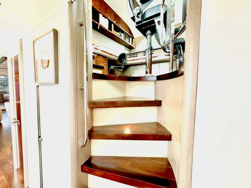 2001 Lazzara Yachts 94 Motor Yacht