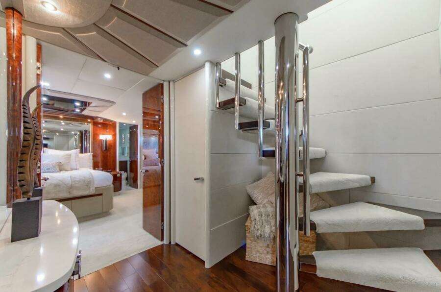 2001 Lazzara Yachts 94 Motor Yacht