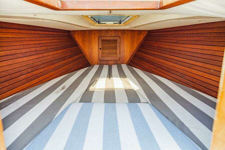 2004 Hinckley Talaria 29 R