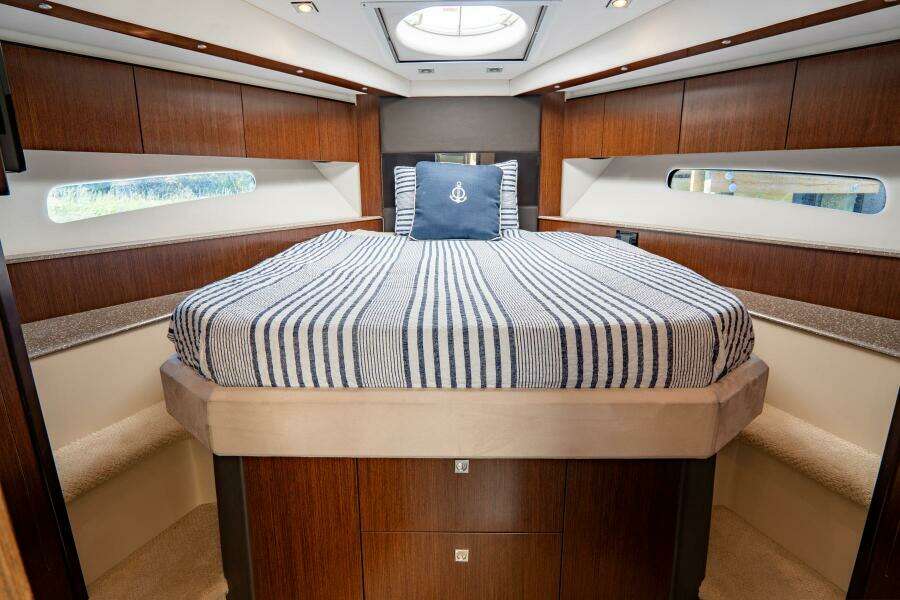 Cruiser Yachts 48   EPIC (2)