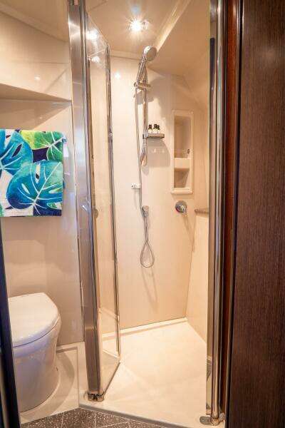 Cruiser Yachts 48   EPIC (21)