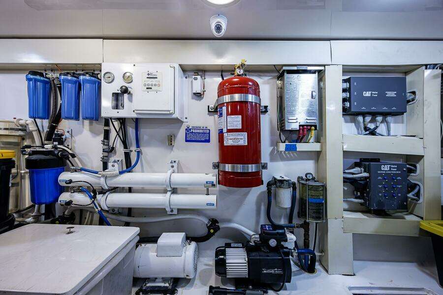 Viking 64 - Big Blue - Engine Room