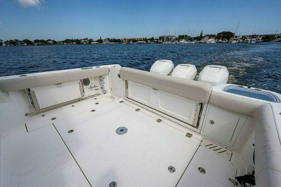 Boston Whaler 345 Conquest - Cockpit