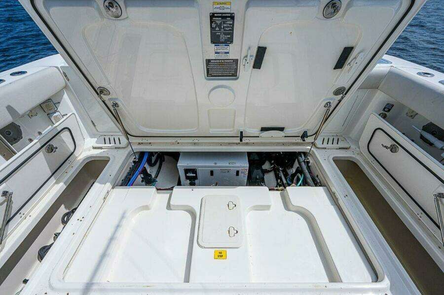 Boston Whaler 345 Conquest - Cockpit