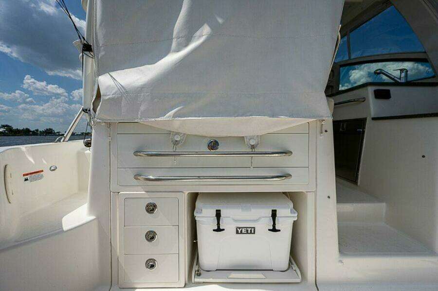 Boston Whaler 345 Conquest - Exterior 