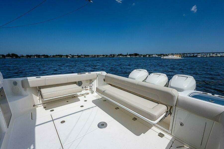 Boston Whaler 345 Conquest - Cockpit