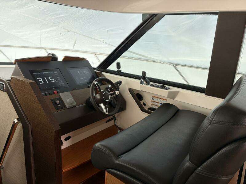 2016 Tiara Yachts C44 Coupe