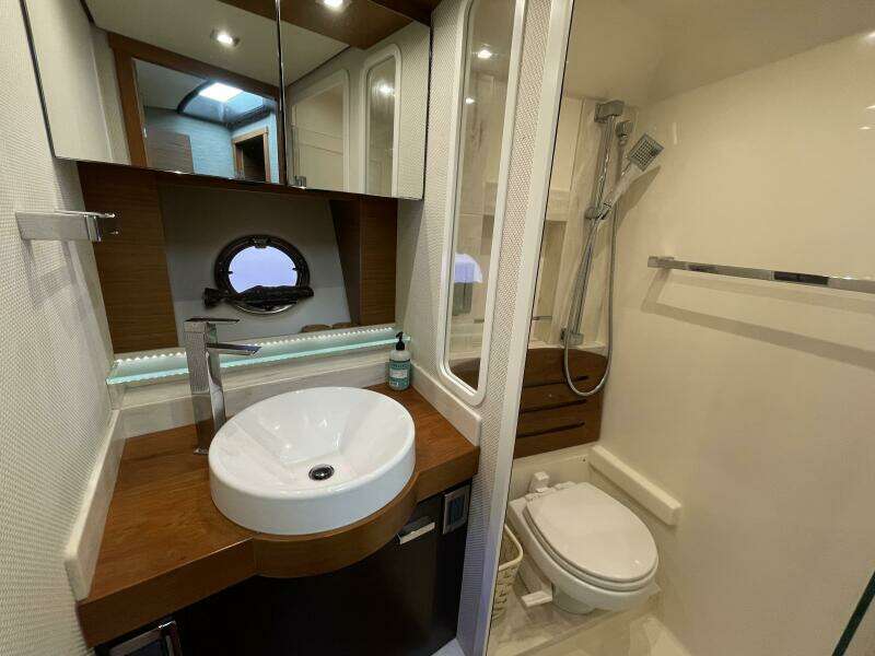 2016 Tiara Yachts C44 Coupe