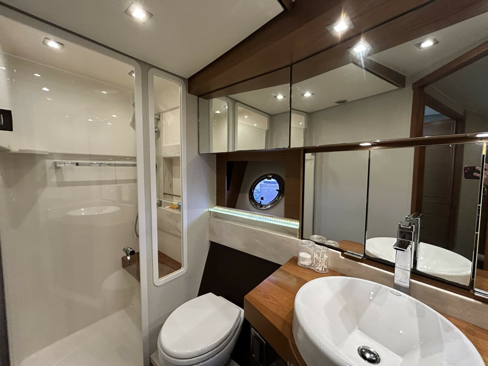 2016 Tiara Yachts C44 Coupe