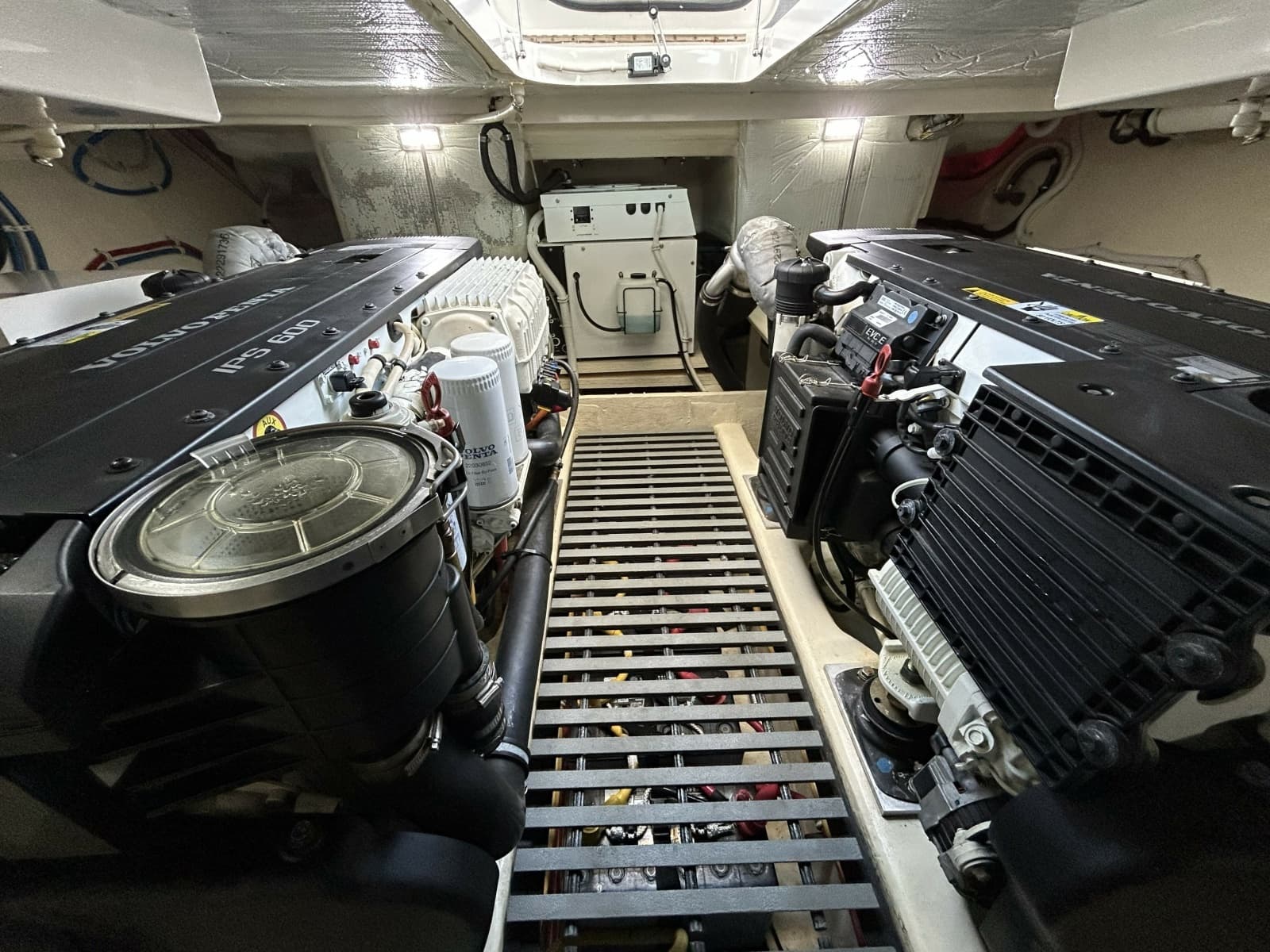 2016 Tiara Yachts C44 Coupe