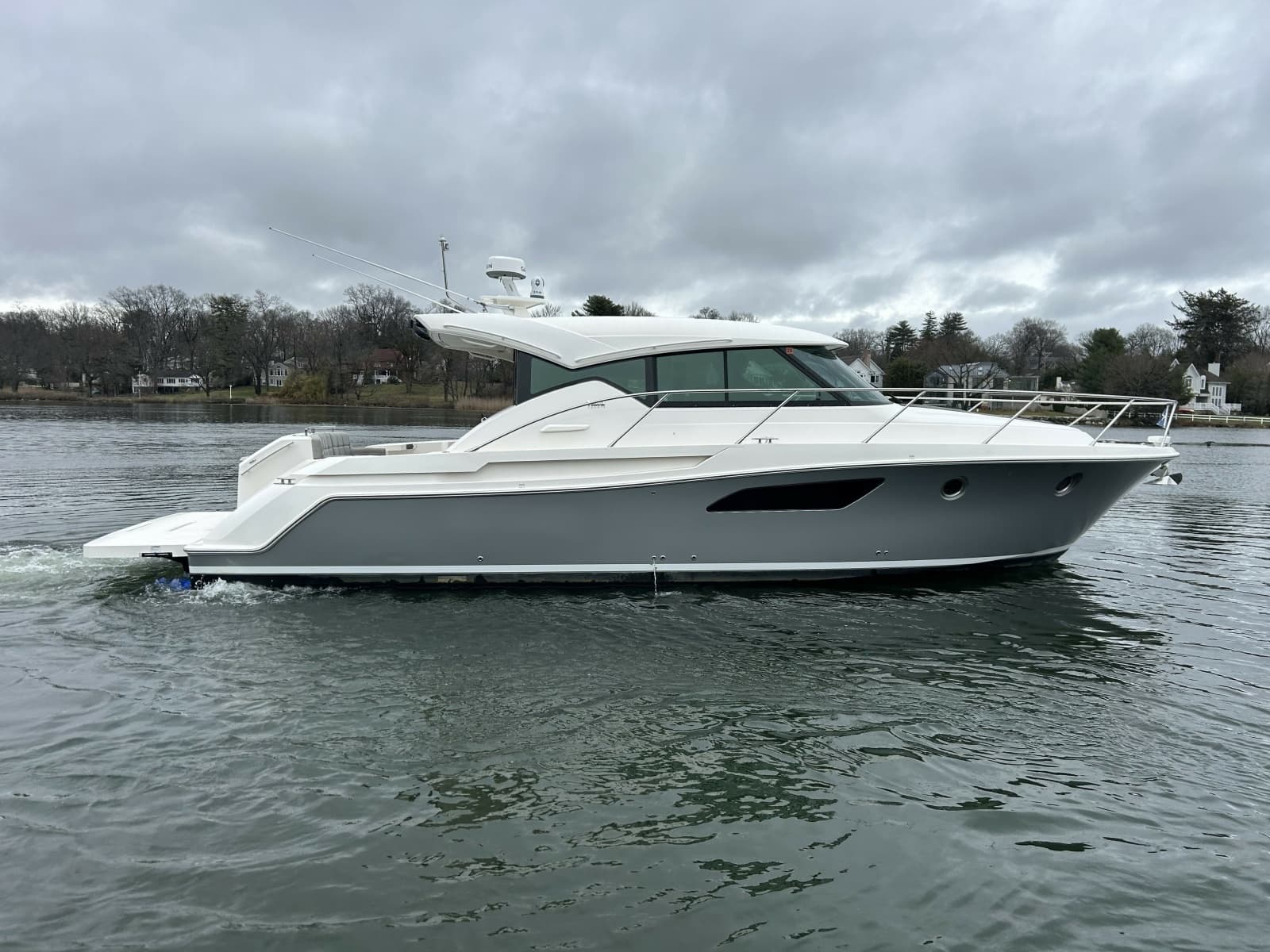 2016 Tiara Yachts C44 Coupe