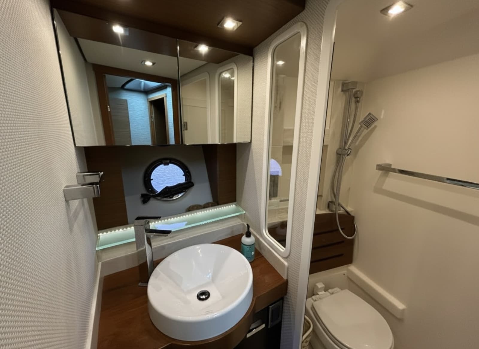 2016 Tiara Yachts C44 Coupe